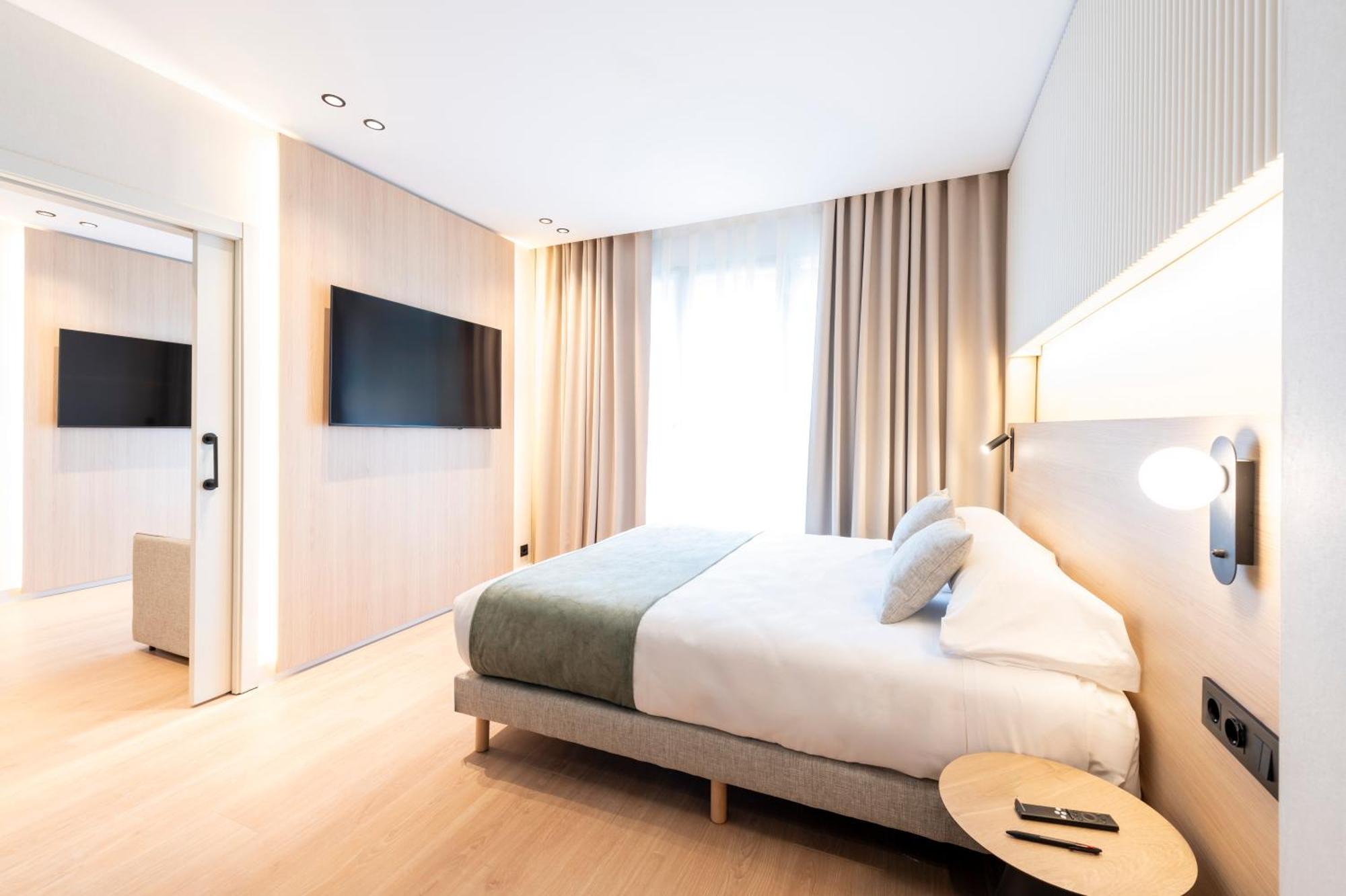 Atenea Calabria Aparthotel Barcellona