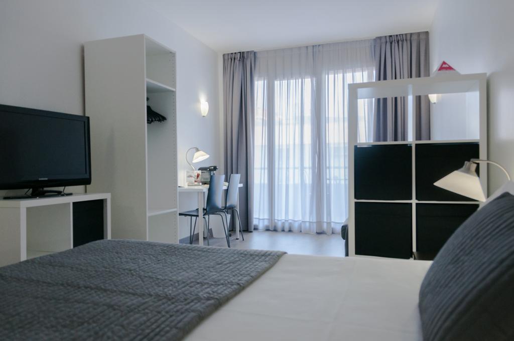 Atenea Calabria Aparthotel Barcellona